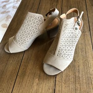 Tommy Hilfiger women’s peep toe bootie